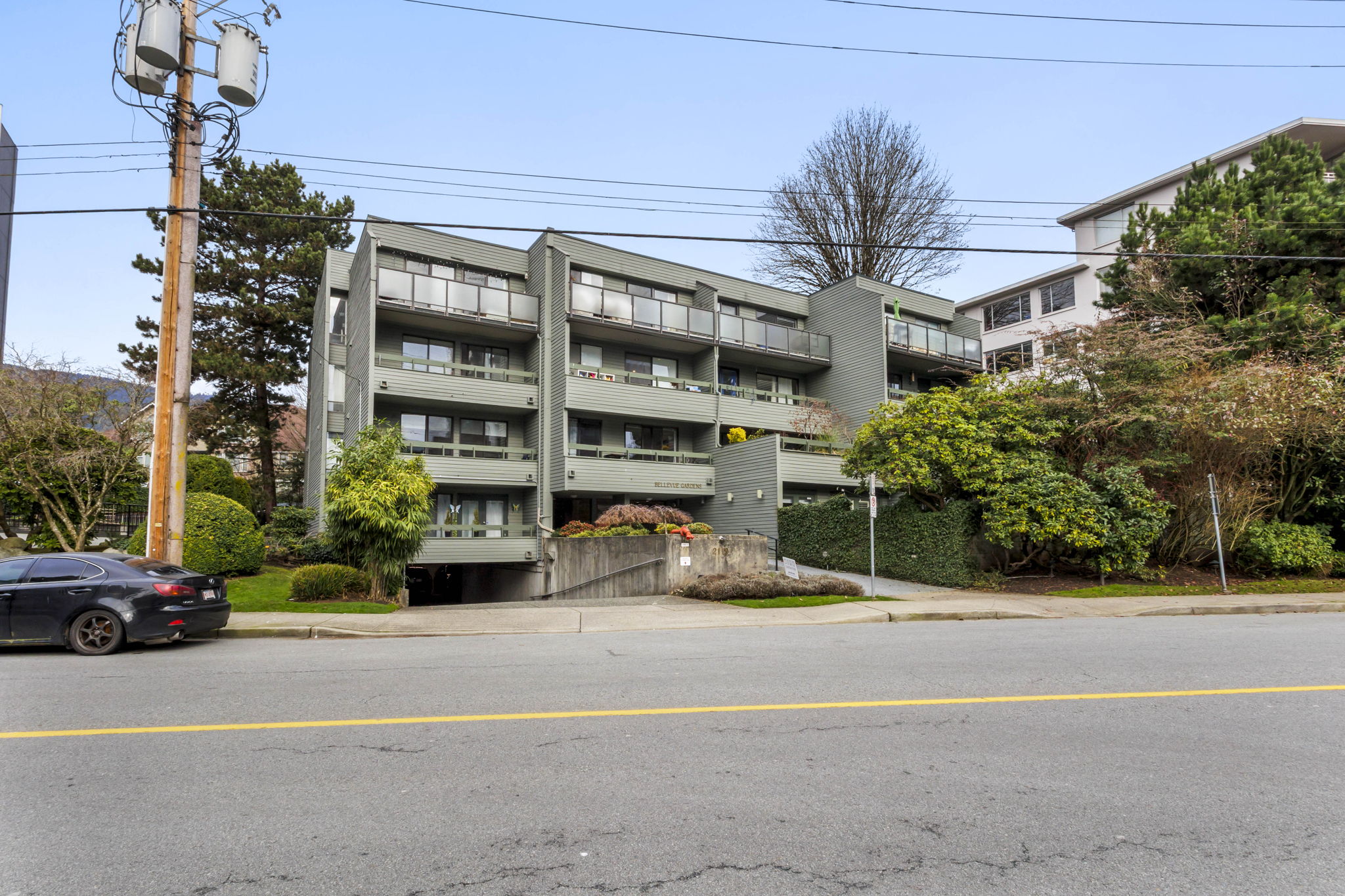 #403 - 2119 Bellevue Avenue